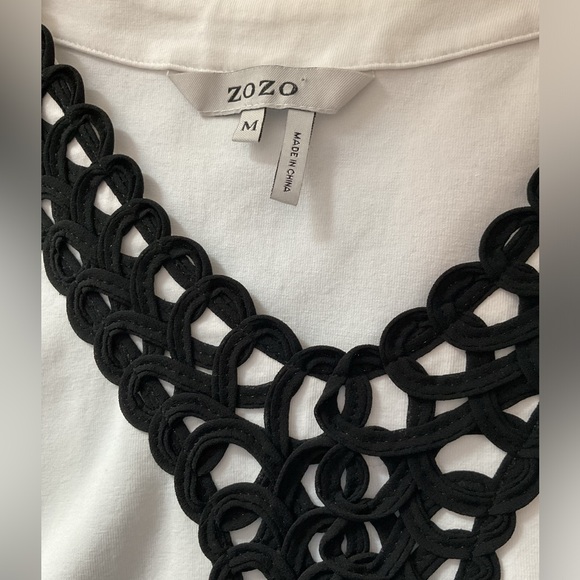ZoZo White Sleeveless V Neck Top w/Black Decoration size Medium NWT - Picture 4 of 9